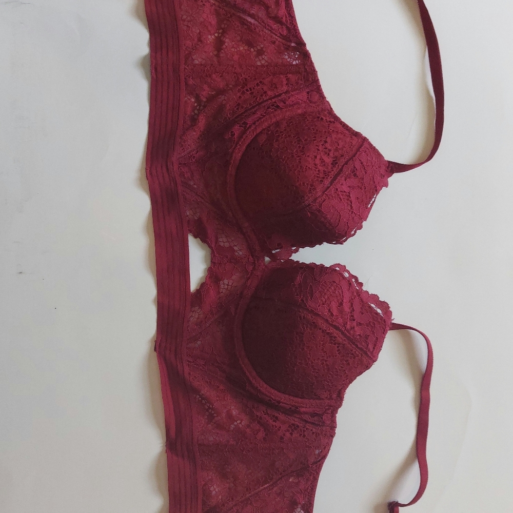 Victoria's Secret bra: 34B